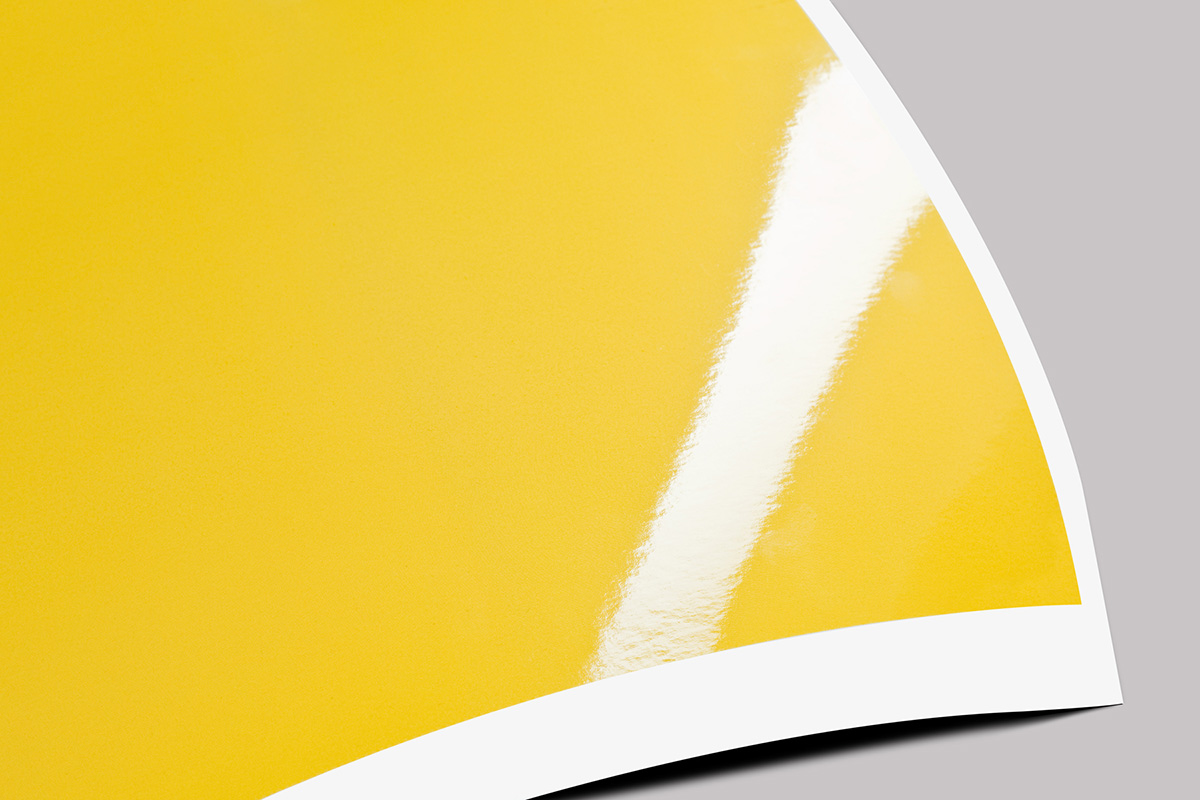 pelliculage brillant sur la couverture