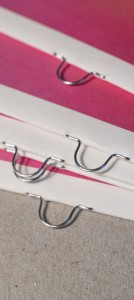 печат брошура с омега закръглени телчета (ушички)